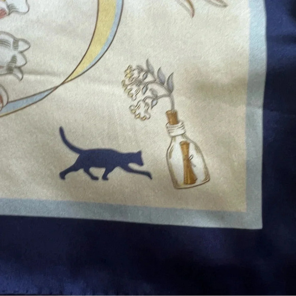 Xinuo 100% Mulberry Silk Blue Floral Scarf - Picture 5 of 6